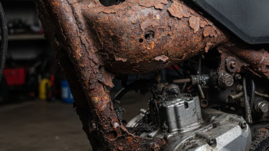 tanda rangka motor karatan